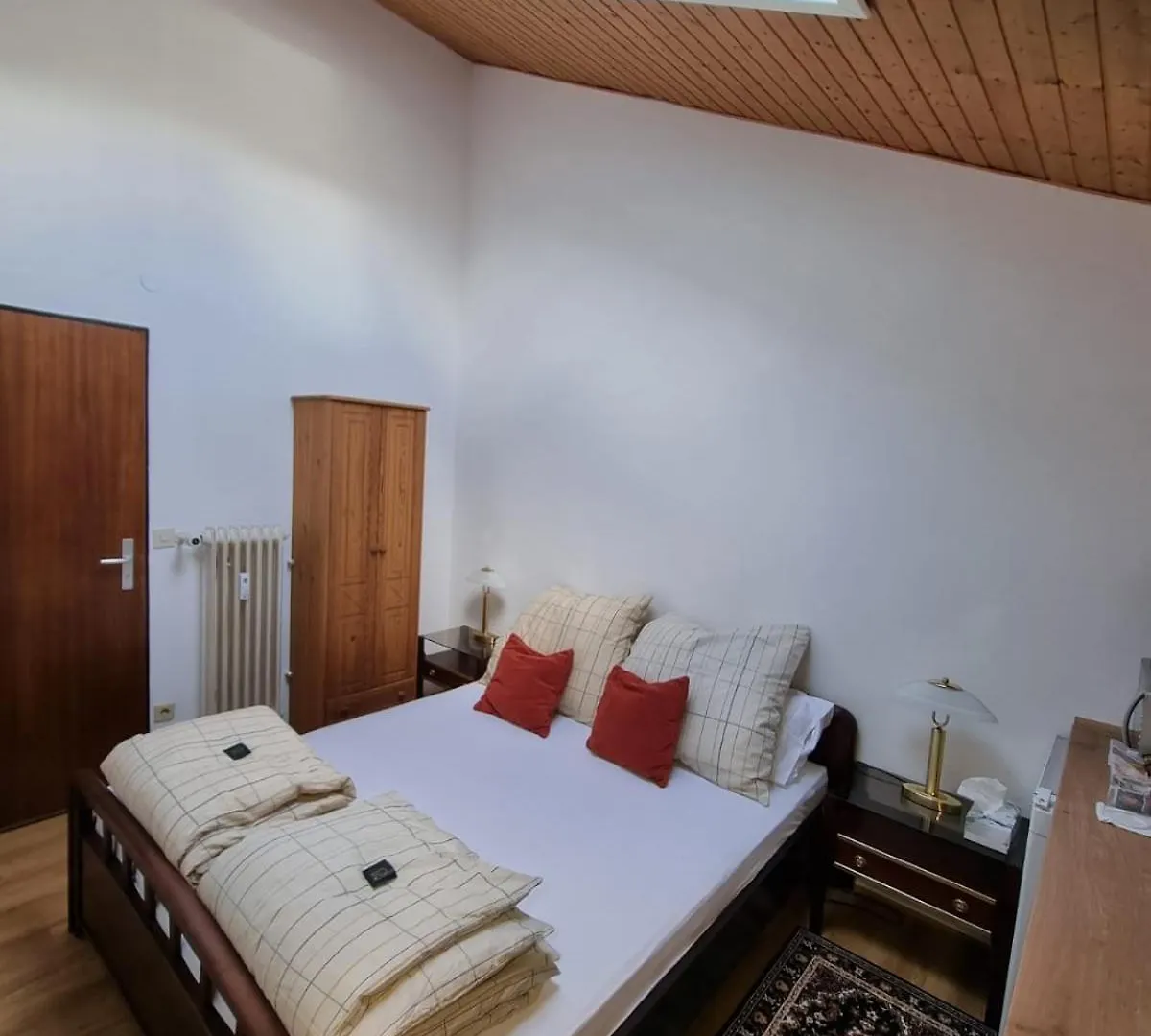 Cozy Apartment In Commercial Centre For Two Unterhaching Německo